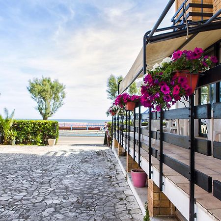 Piccolo Hotel Terracina Exterior photo