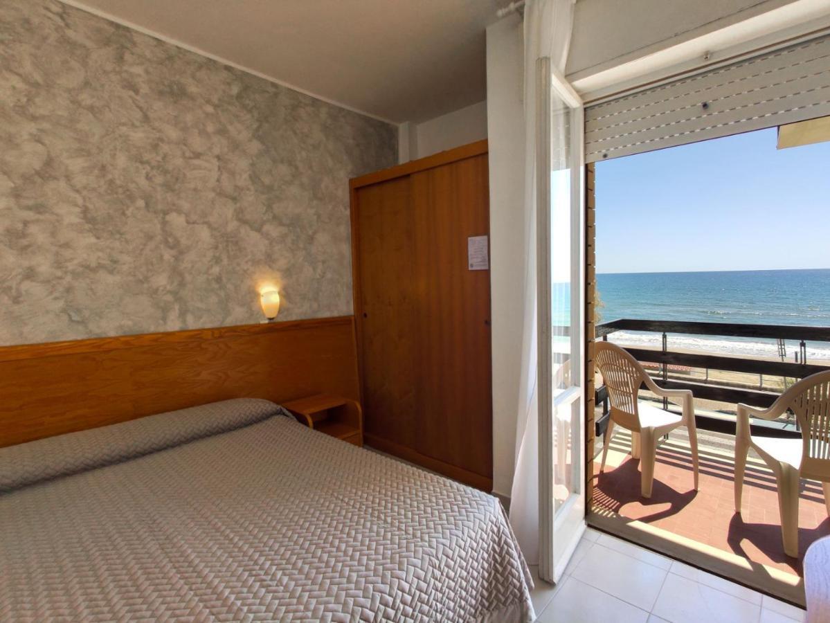 Piccolo Hotel Terracina Exterior photo