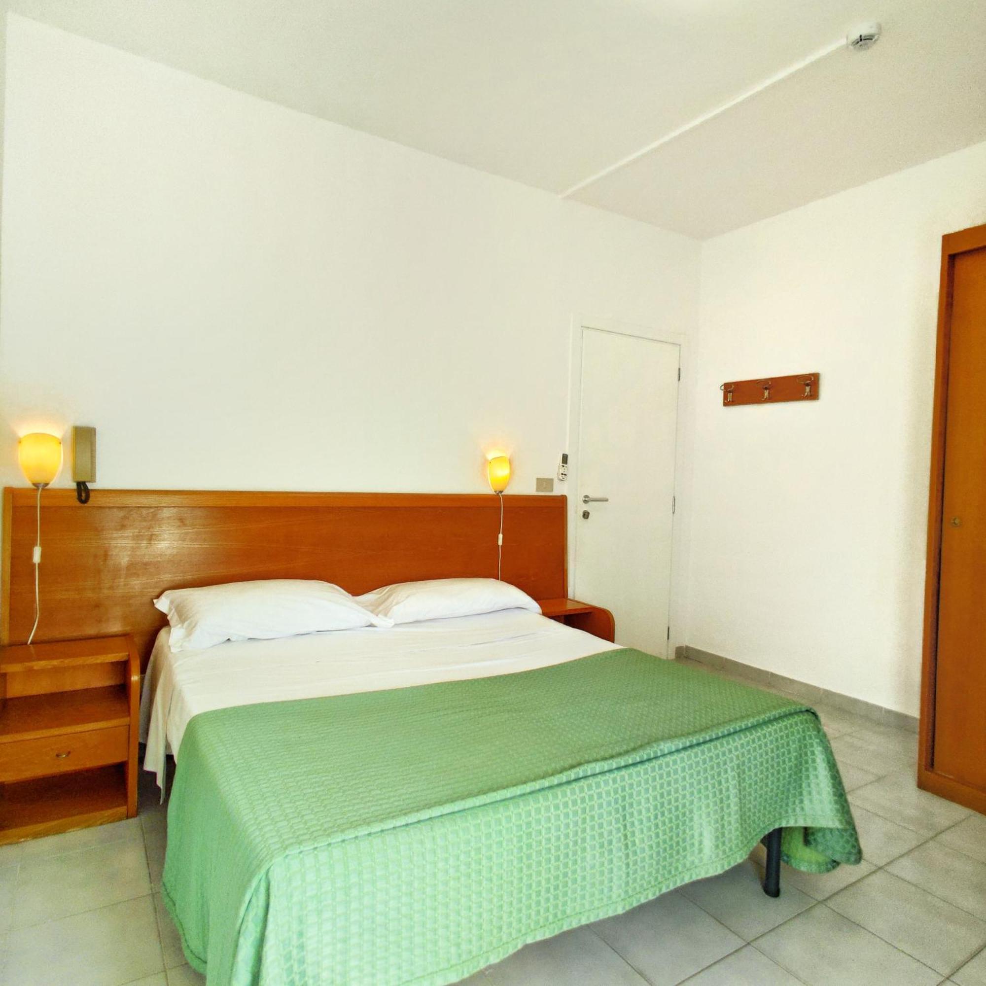 Piccolo Hotel Terracina Exterior photo
