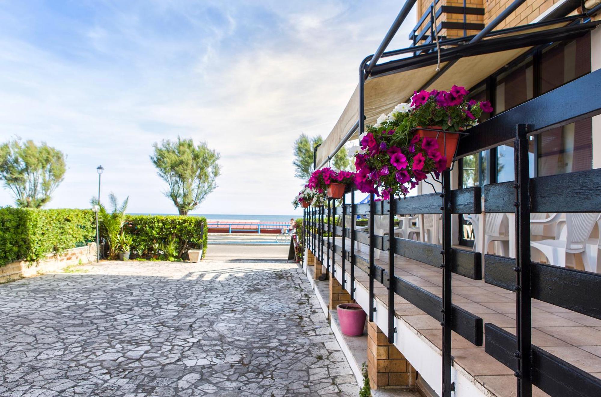Piccolo Hotel Terracina Exterior photo