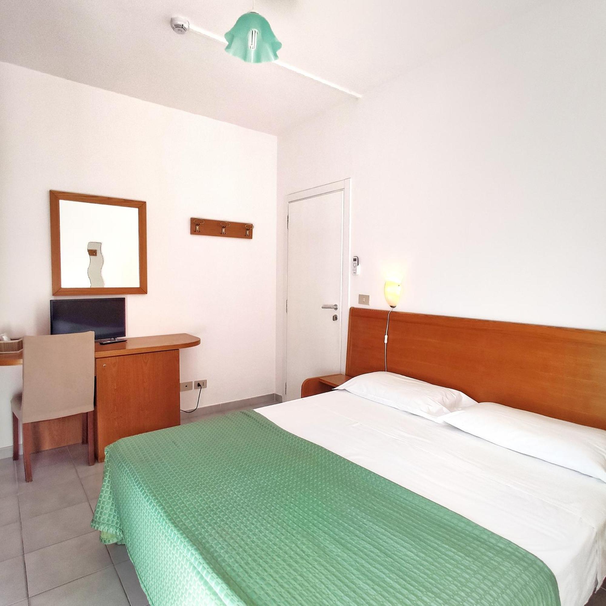 Piccolo Hotel Terracina Exterior photo